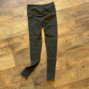 Lululemon Size 6 - slight pilling see through lace detail